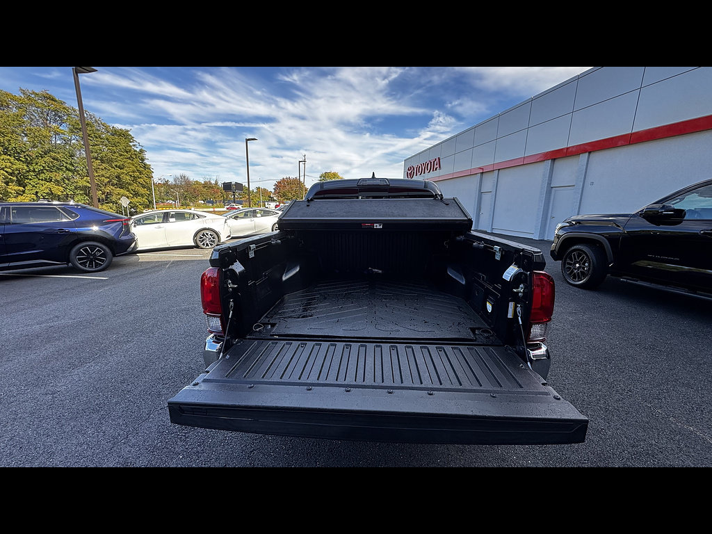 Certified 2019 Toyota Tacoma TRD Off-Road AWD/4WD image 10