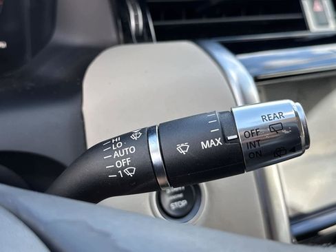 Used 2022 Land Rover Discovery Sport SE image 21