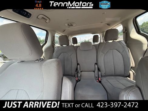Used 2017 Chrysler Pacifica Touring FWD image 23