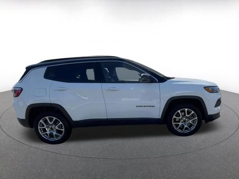 Used 2025 Jeep Compass Limited image 16