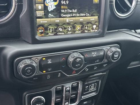 Used 2018 Jeep Wrangler Unlimited Sahara image 33