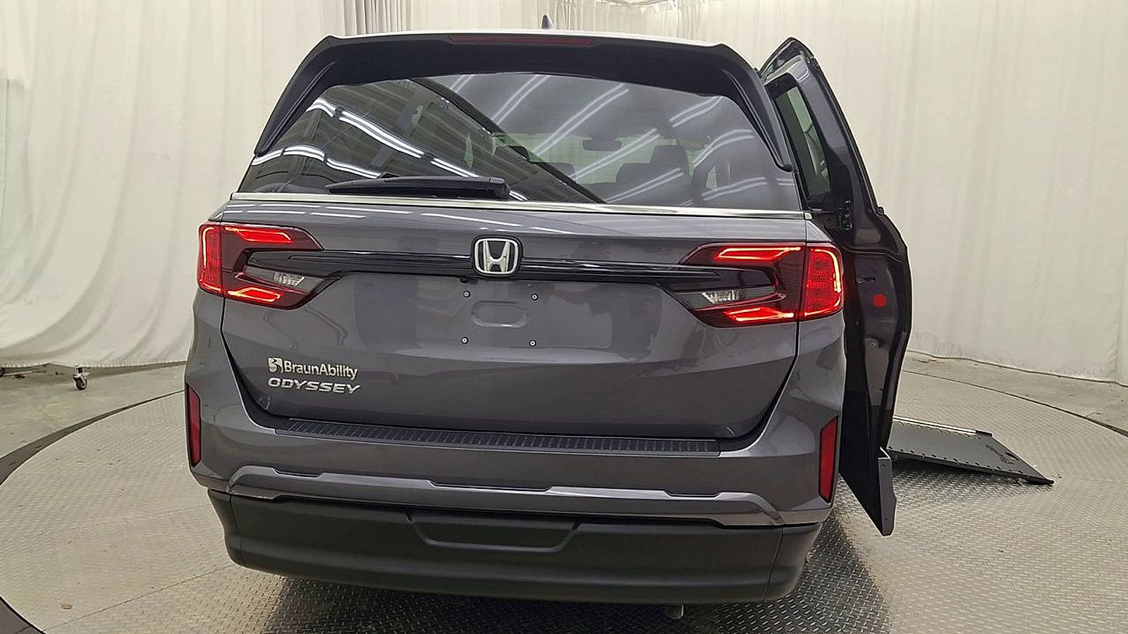 Used 2026 Honda Odyssey EX-L image 2
