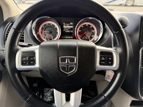 Used 2016 Dodge Grand Caravan SXT w/ Rear Park Assist Package image 34