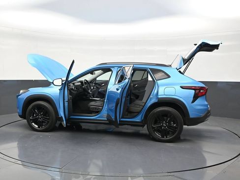 Used 2025 Chevrolet Trax ACTIV FWD image 30