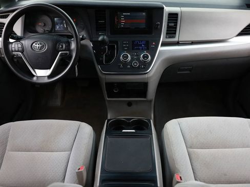 Used 2015 Toyota Sienna LE image 23