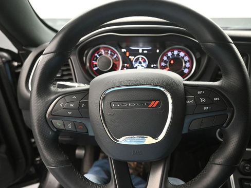 Used 2015 Dodge Challenger R/T RWD image 25