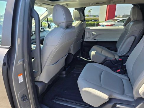 Certified 2026 Toyota Sienna XLE FWD image 16