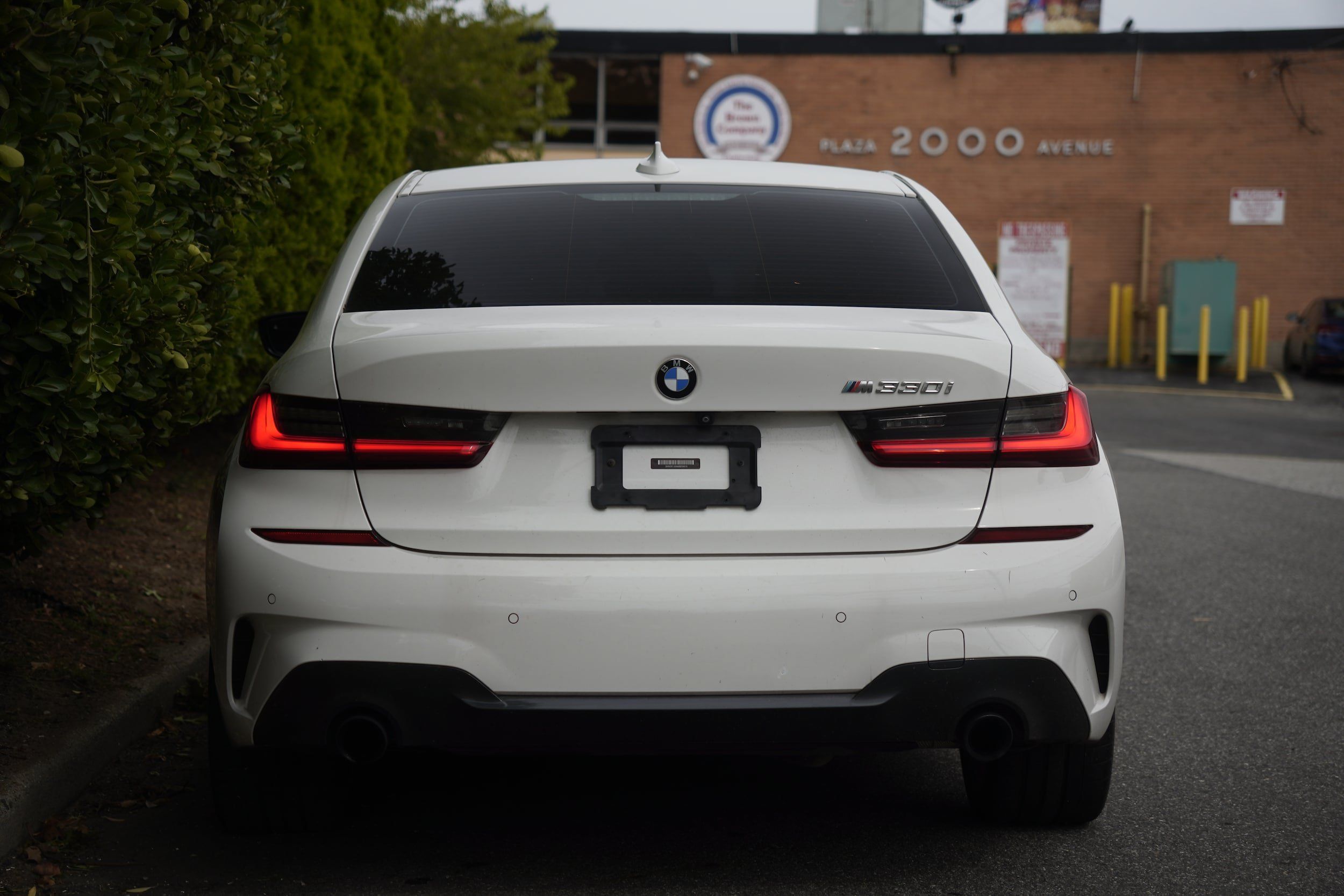 Used 2021 BMW 330i Sedan w/ M Sport Package RWD image 5