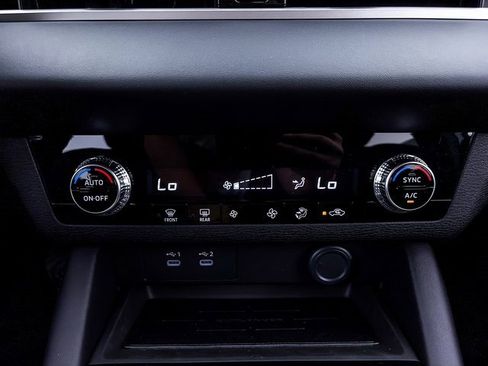 New 2025 Mitsubishi Outlander ES image 17