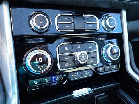 Used 2022 GMC Yukon XL Denali w/ Denali Premium Package image 22