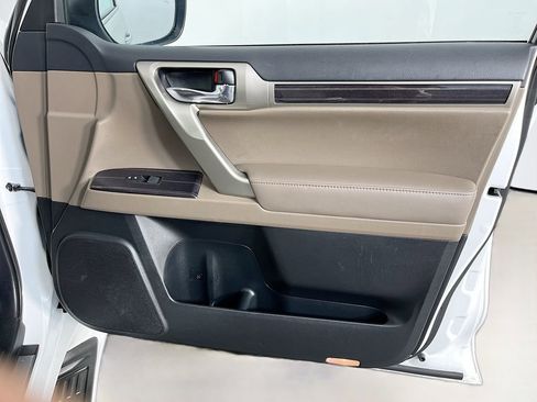 Used 2021 Lexus GX 460 Luxury w/ Sport Design Package AWD/4WD image 38