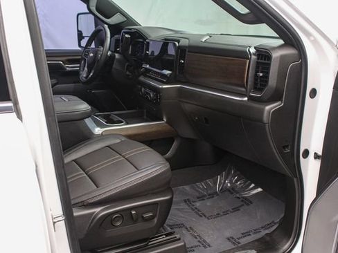 Certified 2024 Chevrolet Silverado 2500 High Country AWD/4WD image 17