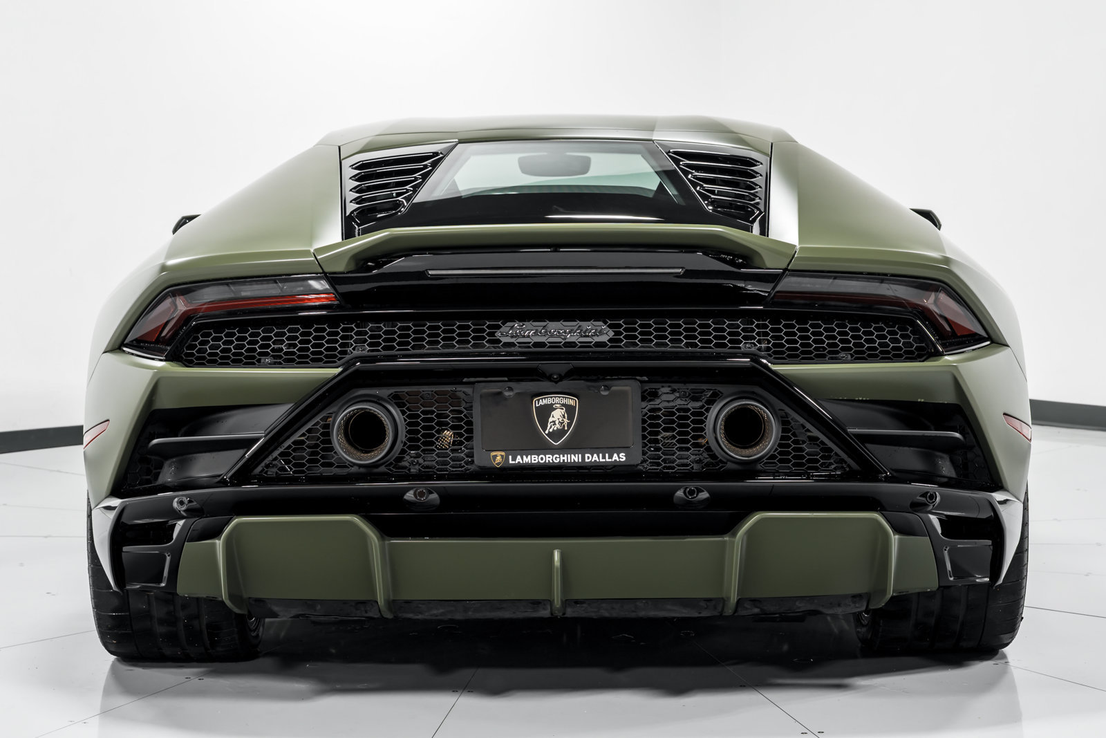 Used 2022 Lamborghini Huracan EVO RWD image 4