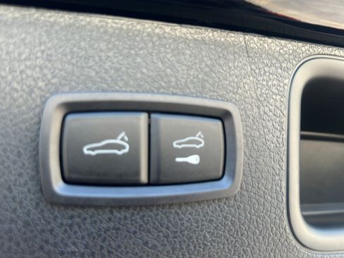 Certified 2024 Porsche Macan S AWD/4WD image 19