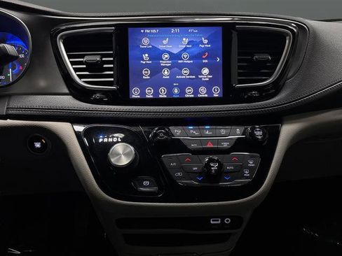 Used 2019 Chrysler Pacifica Limited image 8