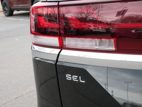 Certified 2024 Volkswagen Atlas SEL Premium R-Line image 17