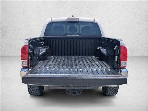 Used 2017 Toyota Tacoma SR5 w/ Tow Package RWD image 6