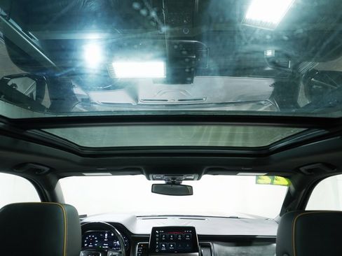 Used 2022 GMC Yukon XL AT4 image 24