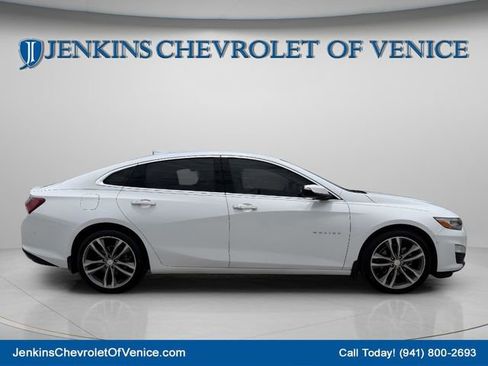 Used 2022 Chevrolet Malibu Premier FWD image 3