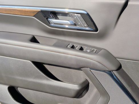 Used 2025 Chevrolet Tahoe High Country image 26