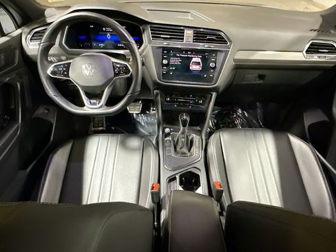 Used 2022 Volkswagen Tiguan SE R-Line image 16