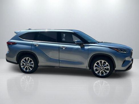 Used 2021 Toyota Highlander Limited FWD image 4