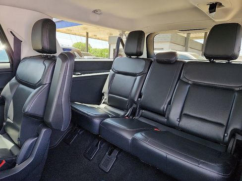 Used 2025 Ford Expedition Max Platinum AWD/4WD image 5