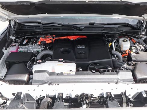 Used 2024 Toyota Tundra Limited AWD/4WD image 12