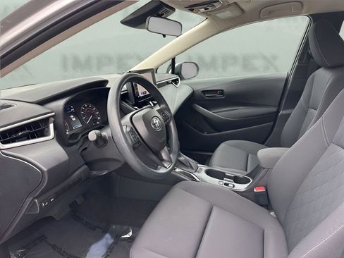 Used 2025 Toyota Corolla LE image 9