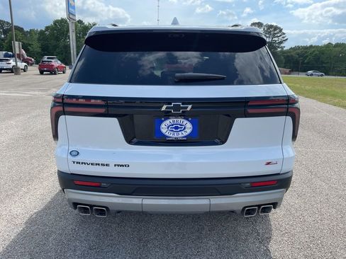New 2026 Chevrolet Traverse Z71 w/ Enhanced Driving Package AWD/4WD image 4