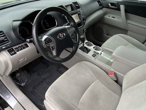 Used 2013 Toyota Highlander Plus FWD image 26