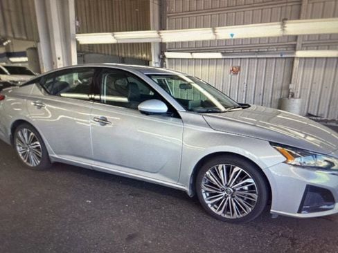 Used 2023 Nissan Altima 2.5 SL image 11