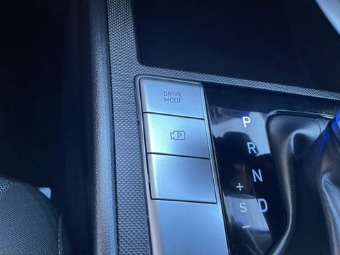 Used 2025 Hyundai Elantra SE image 21