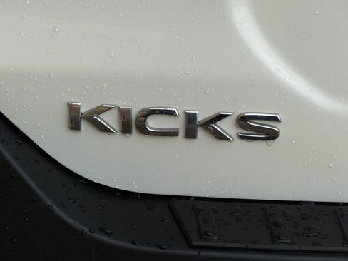 Used 2020 Nissan Kicks S FWD image 15