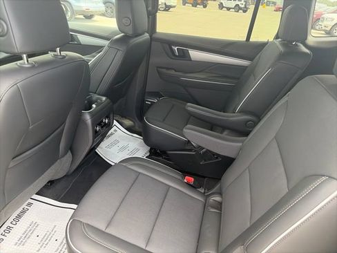 Used 2026 Buick Enclave Preferred AWD/4WD image 11