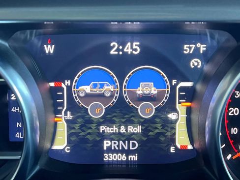 Used 2020 Jeep Wrangler Unlimited Sahara w/ Uconnect 4C Nav & Sound Group AWD/4WD image 28