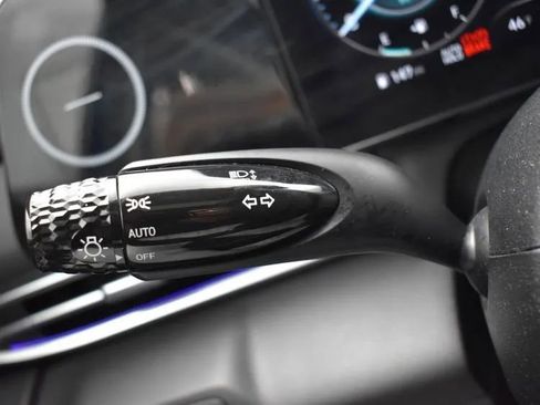 Used 2025 Hyundai Elantra Limited image 25