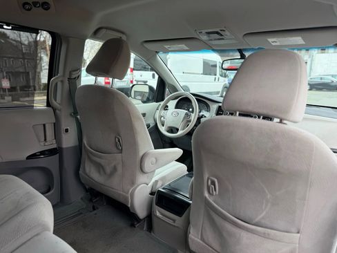 Used 2012 Toyota Sienna LE image 21
