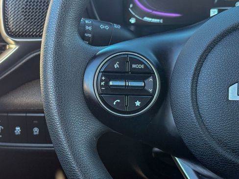 Used 2025 Kia Soul LX FWD image 25