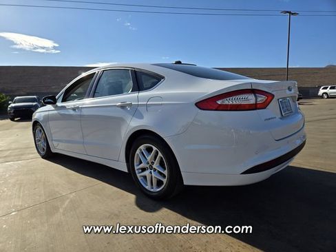 Used 2014 Ford Fusion SE FWD image 4