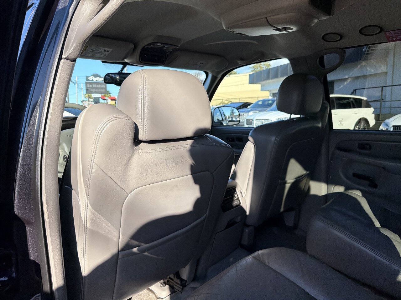 Used 2004 GMC Yukon XL Denali AWD/4WD image 28