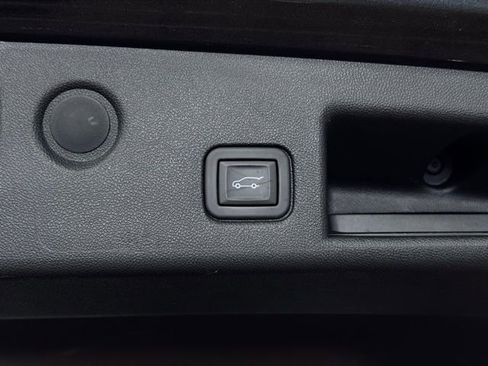 Used 2023 Chevrolet Equinox LT w/ Driver Convenience Package AWD/4WD image 12