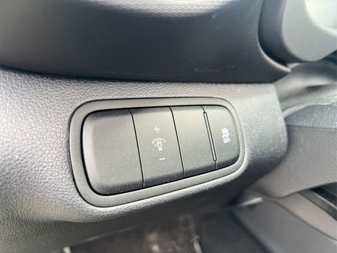 Certified 2023 Hyundai Venue SEL image 17