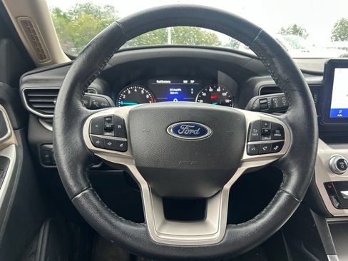 Used 2022 Ford Explorer XLT w/ Equipment Group 202A AWD/4WD image 10