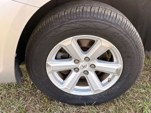 Used 2010 Toyota Highlander SE image 34