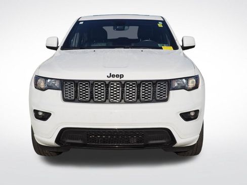 Used 2020 Jeep Grand Cherokee Altitude AWD/4WD image 3
