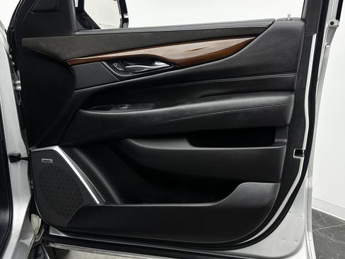 Used 2019 Cadillac Escalade Luxury image 36