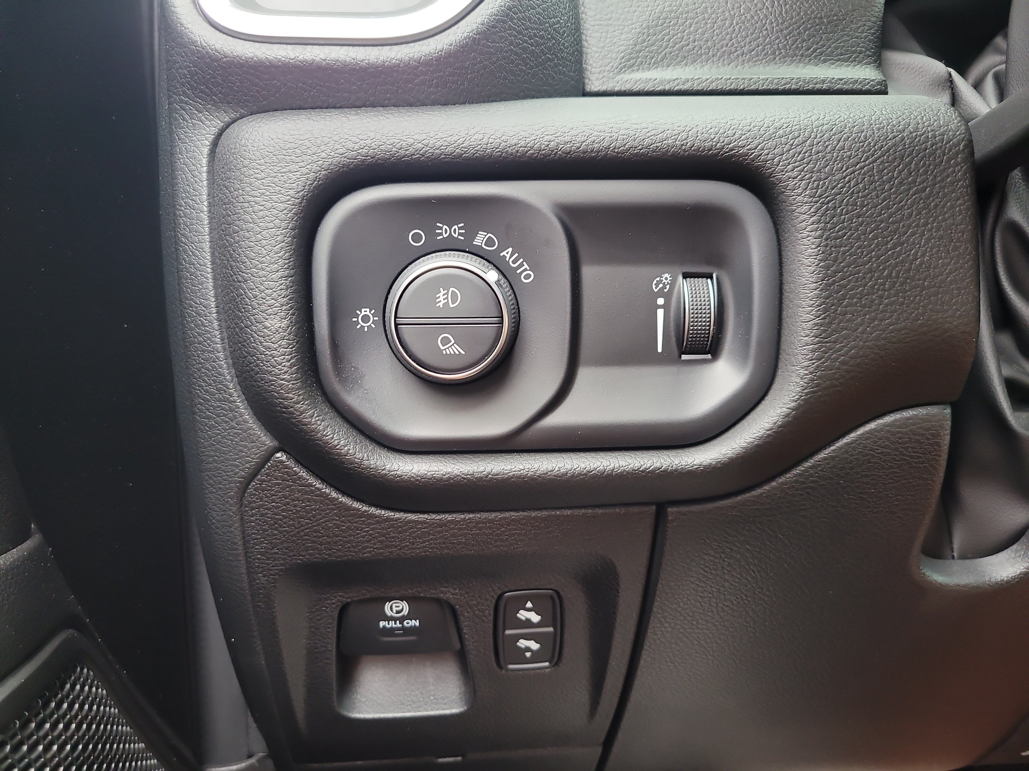 Used 2024 RAM 1500 Big Horn RWD image 32