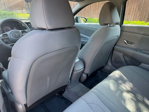 Used 2021 Hyundai Elantra SE FWD image 24