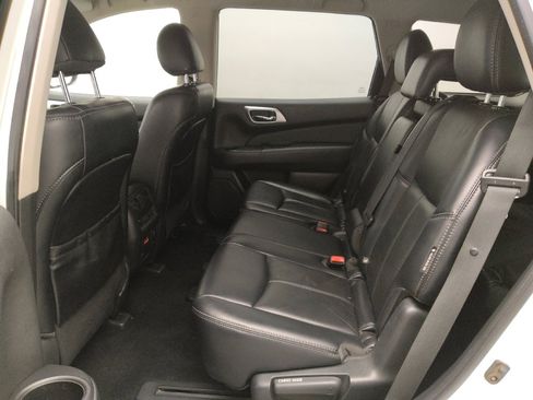 Used 2019 Nissan Pathfinder SL image 18